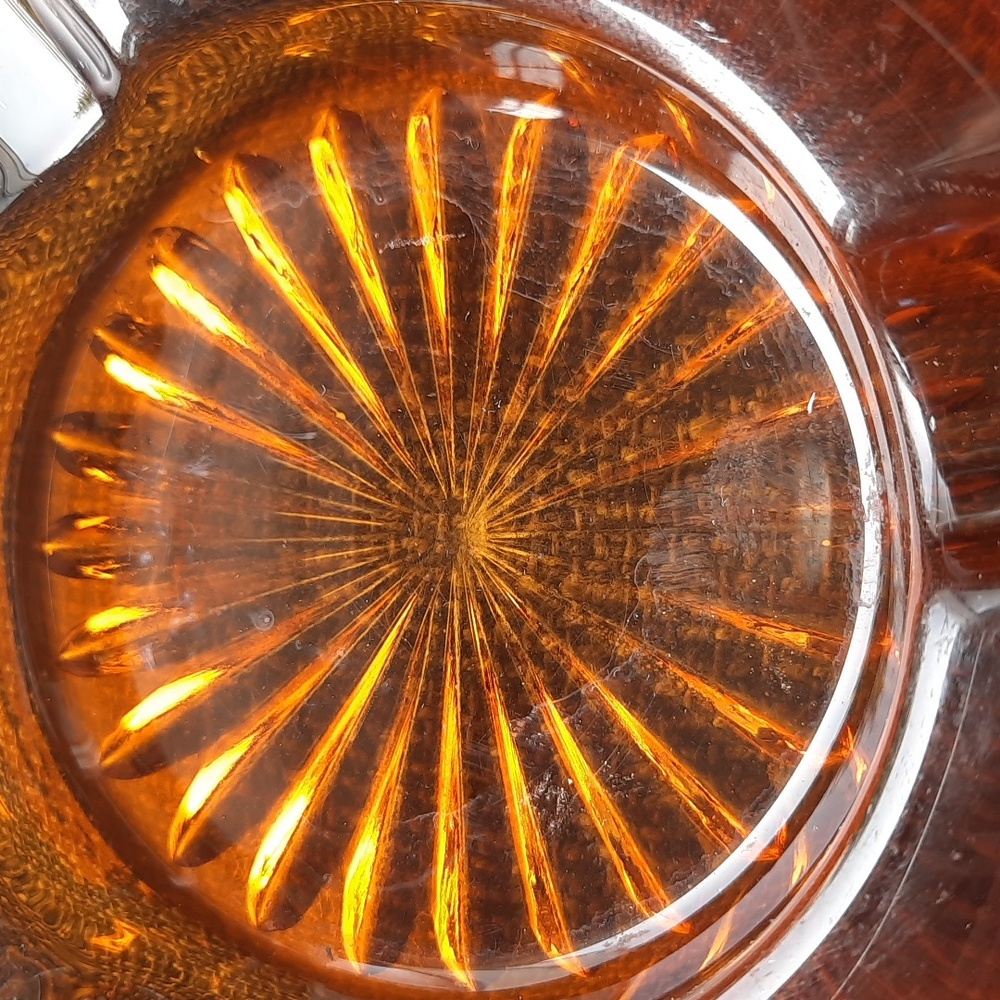deep amber ashtray - Picture 3 of 5